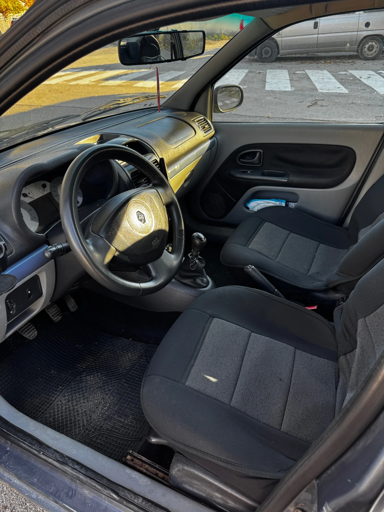 Renault Symbol, снимка 5 - Автомобили и джипове - 54710400