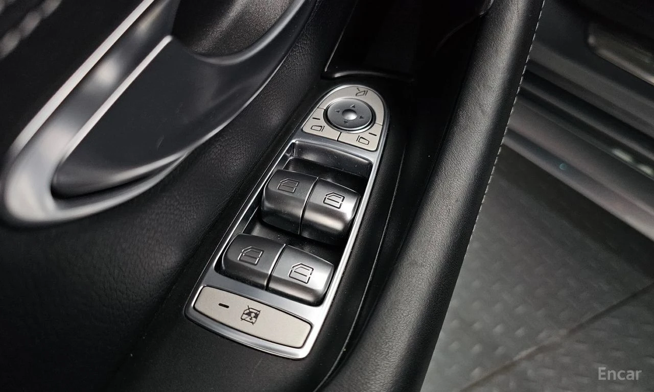 Mercedes-Benz CLS 400 d* 4MATIC* AMG LINE* ОБДУХВАНЕ* ПОДГРЕВ, снимка 11 - Автомобили и джипове - 54760111