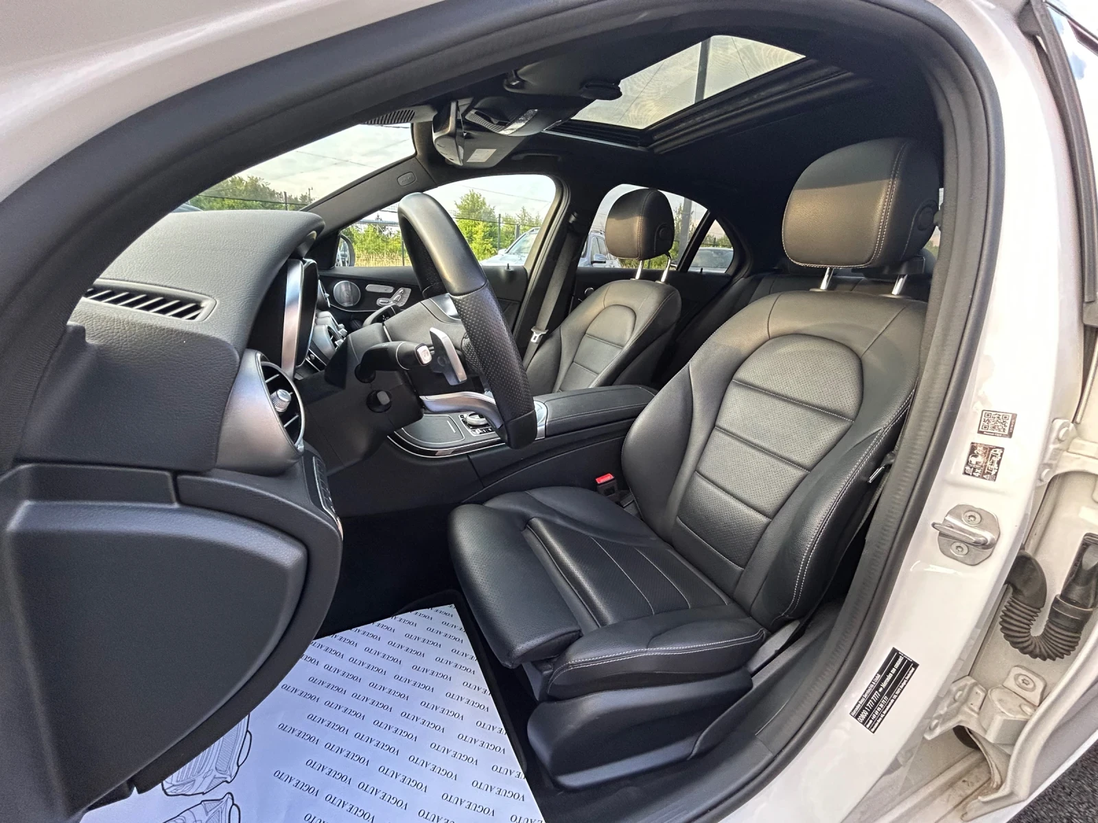 Mercedes-Benz C 300 e* 4Matic* AMG* 360* MEMORY* BURMESTER* AIR, снимка 8 - Автомобили и джипове - 54813817