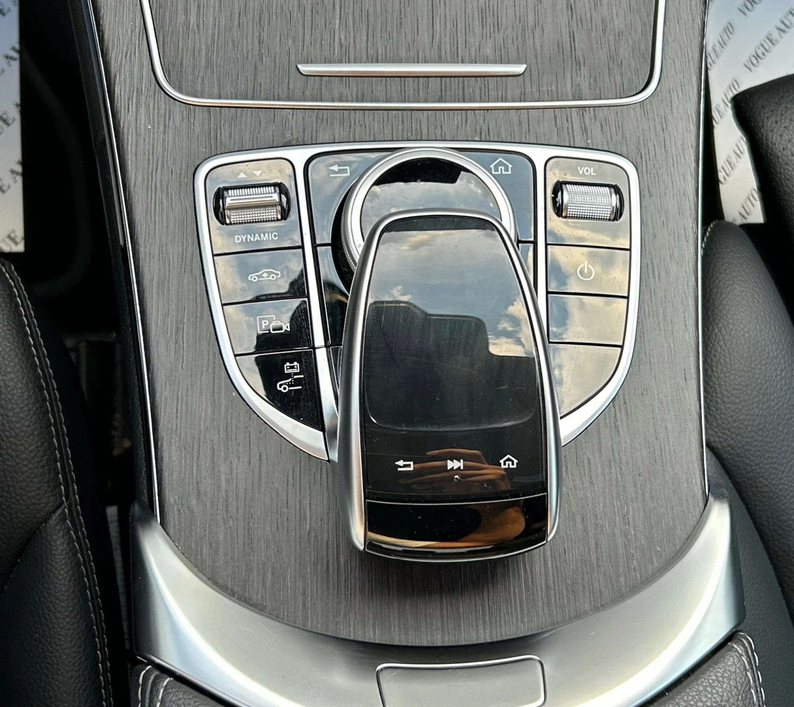 Mercedes-Benz C 300 e* 4Matic* AMG* 360* MEMORY* BURMESTER* AIR, снимка 13 - Автомобили и джипове - 54813817
