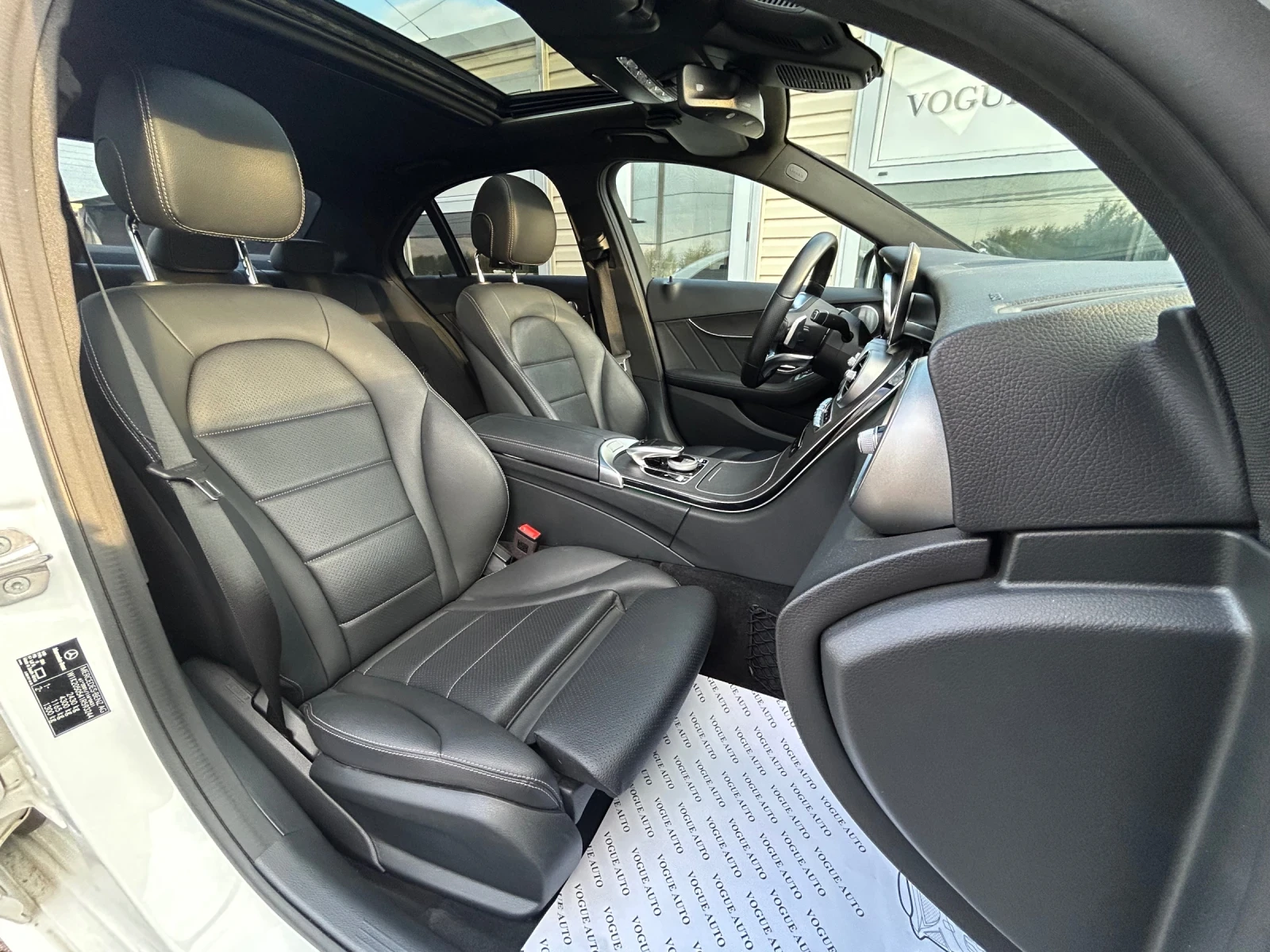 Mercedes-Benz C 300 e* 4Matic* AMG* 360* MEMORY* BURMESTER* AIR, снимка 10 - Автомобили и джипове - 54813817