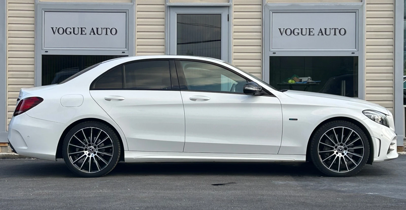 Mercedes-Benz C 300 e* 4Matic* AMG* 360* MEMORY* BURMESTER* AIR, снимка 5 - Автомобили и джипове - 54813817