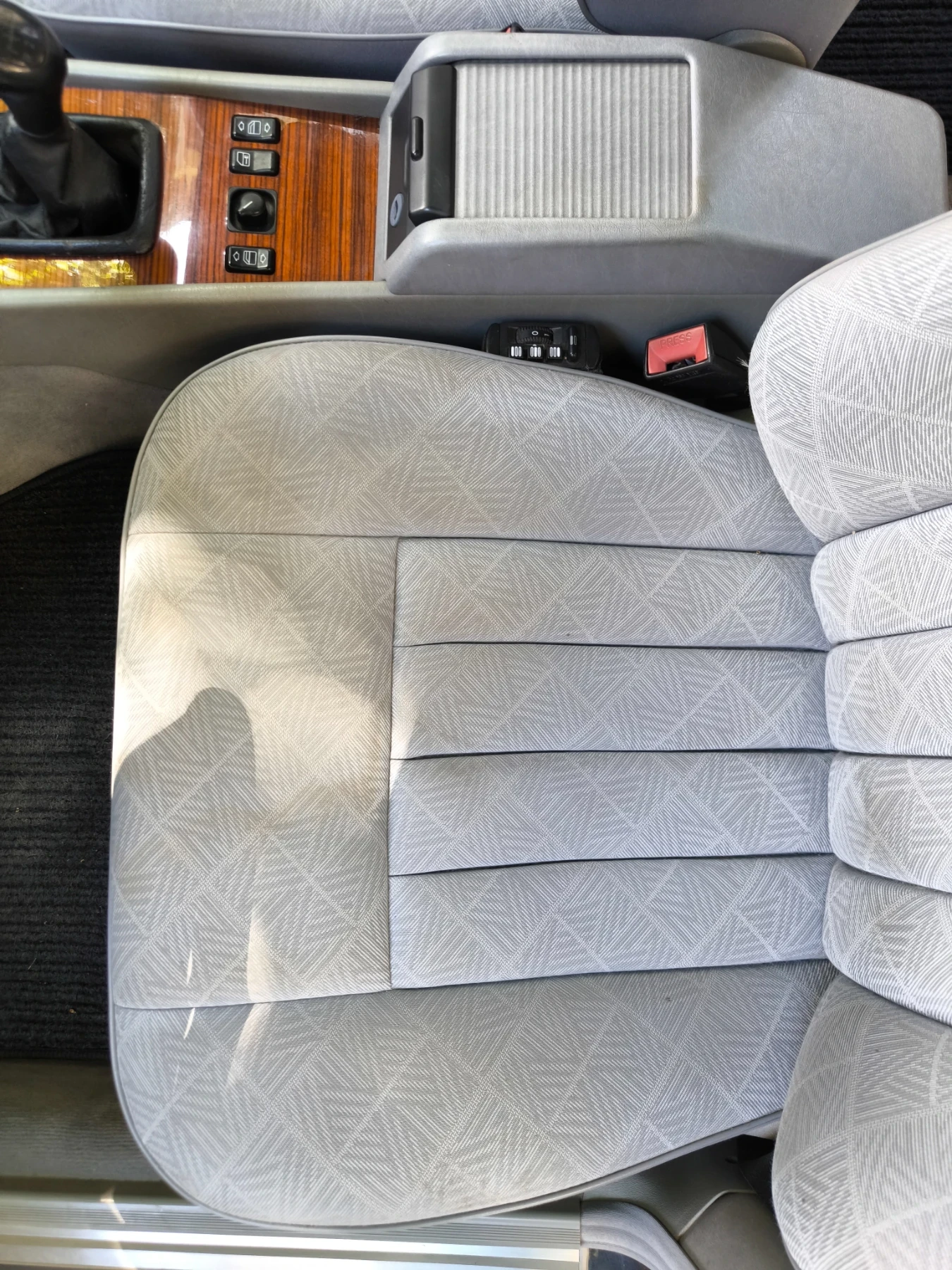 Mercedes-Benz E 200, снимка 10 - Автомобили и джипове - 54821313