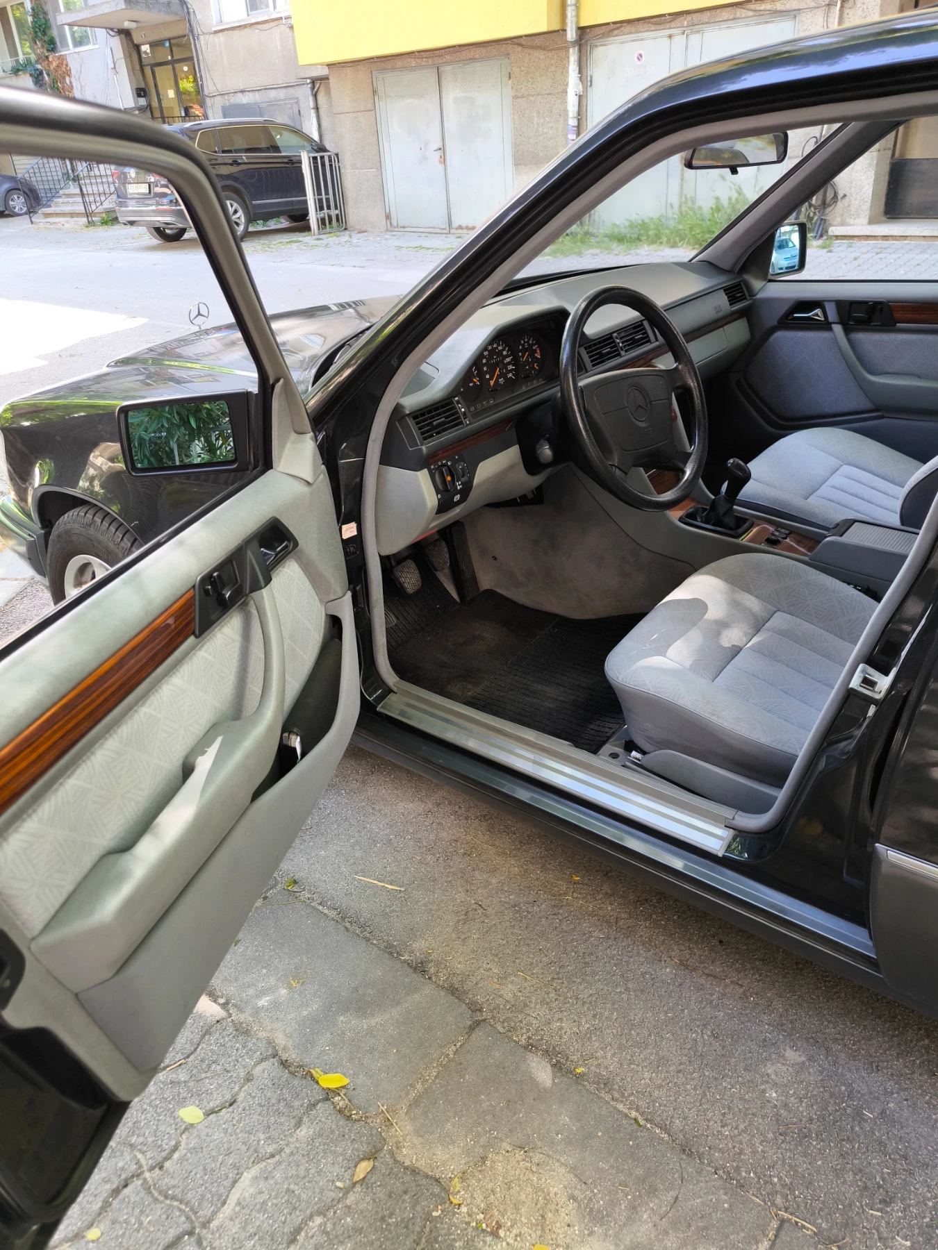 Mercedes-Benz E 200, снимка 8 - Автомобили и джипове - 54821313