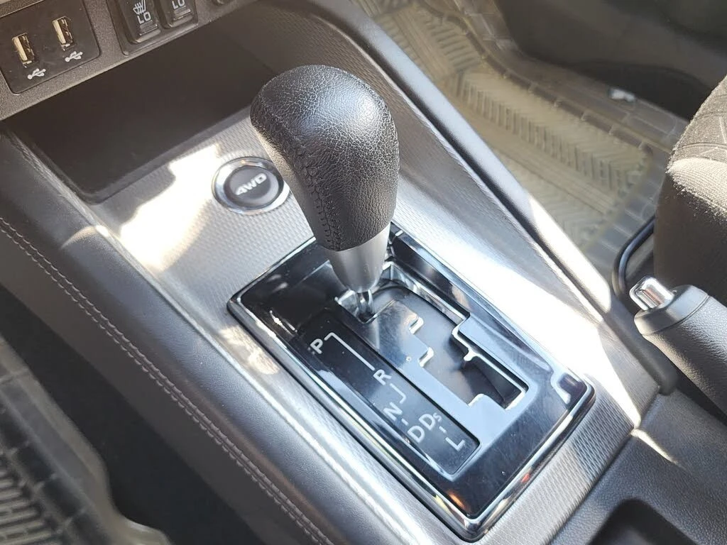 Mitsubishi RVR * ПАНО* KEYLESS* Camera* ПОДГРЕВ* , снимка 15 - Автомобили и джипове - 55433252