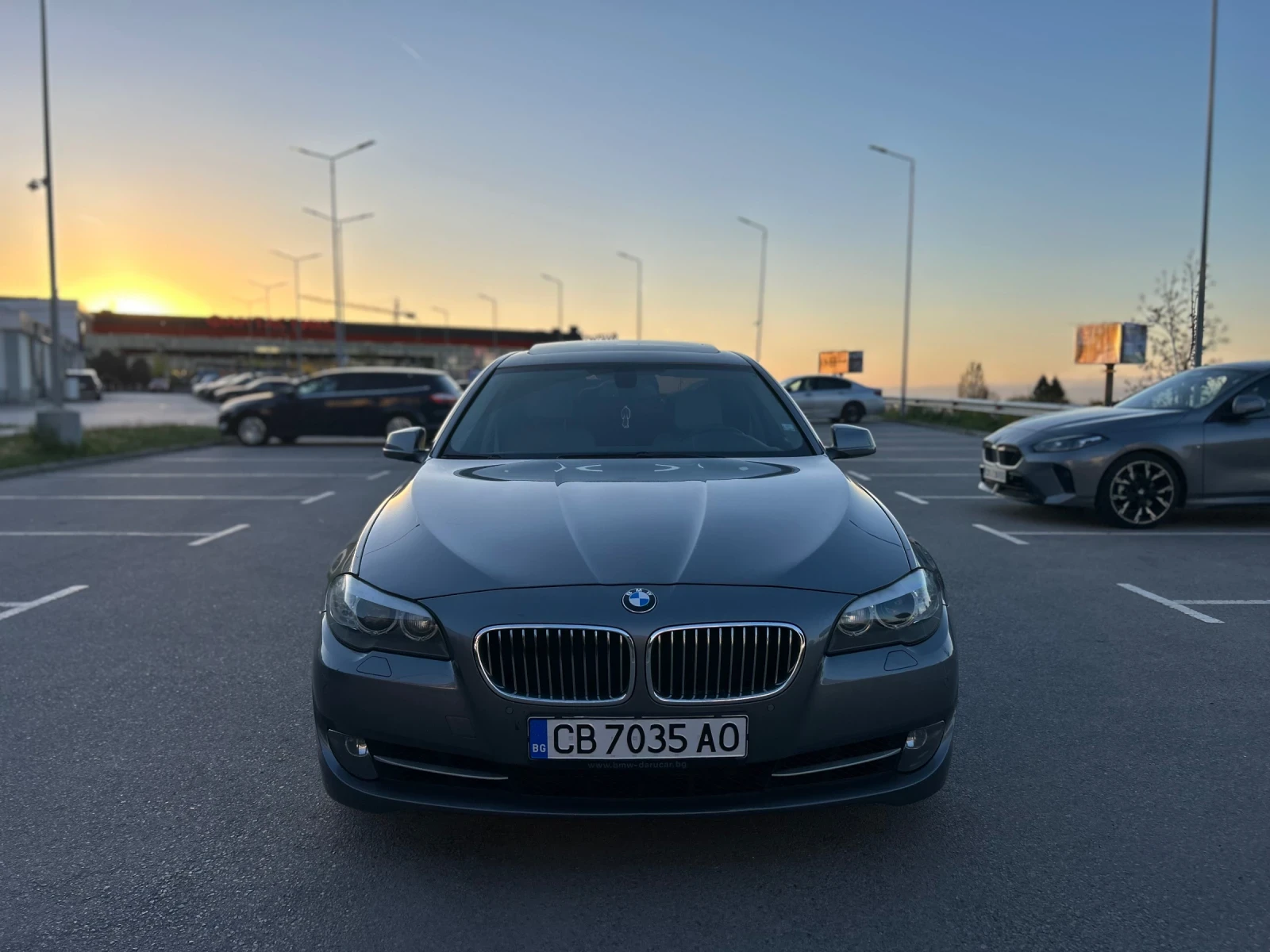 BMW 535 Ръчка задно цяла или части, снимка 2 - Автомобили и джипове - 55517515