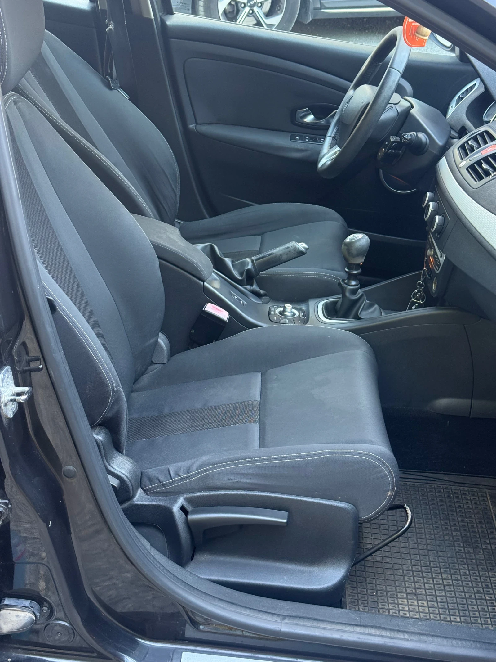 Renault Megane 1.5 dci, снимка 12 - Автомобили и джипове - 55583709