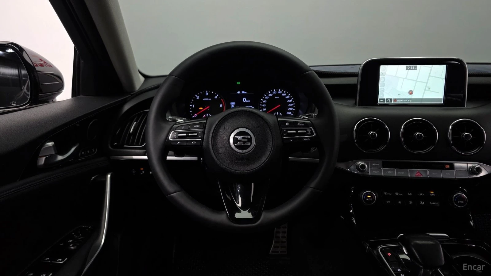 Kia Stinger 4X4* PLATINUM* КАМЕРА* HEADUP* ПЕРА* ОБДУХВАНЕ* , снимка 13 - Автомобили и джипове - 55639057