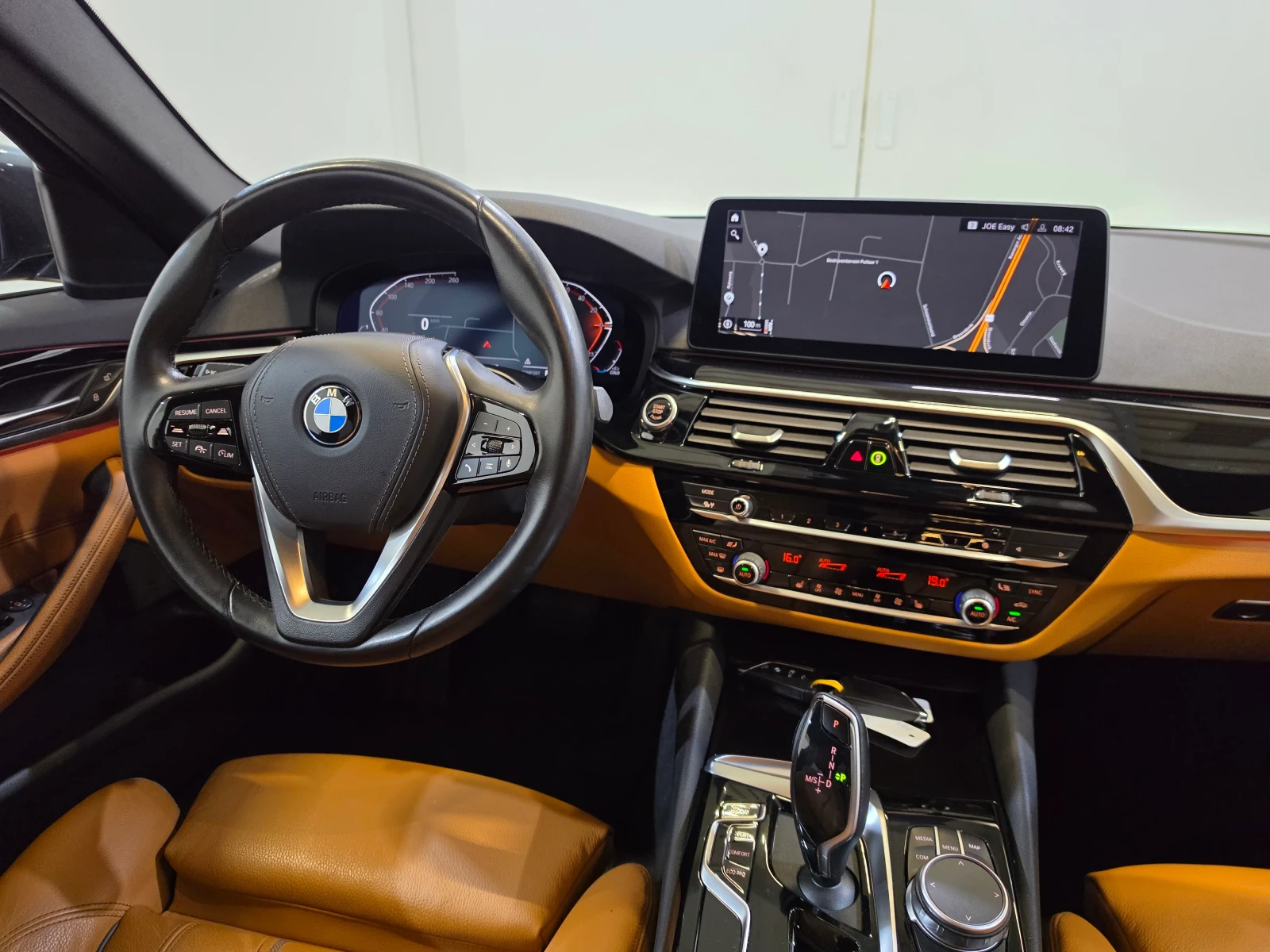 BMW 520 Navi-Pro Sport-Leather, снимка 12 - Автомобили и джипове - 56084965