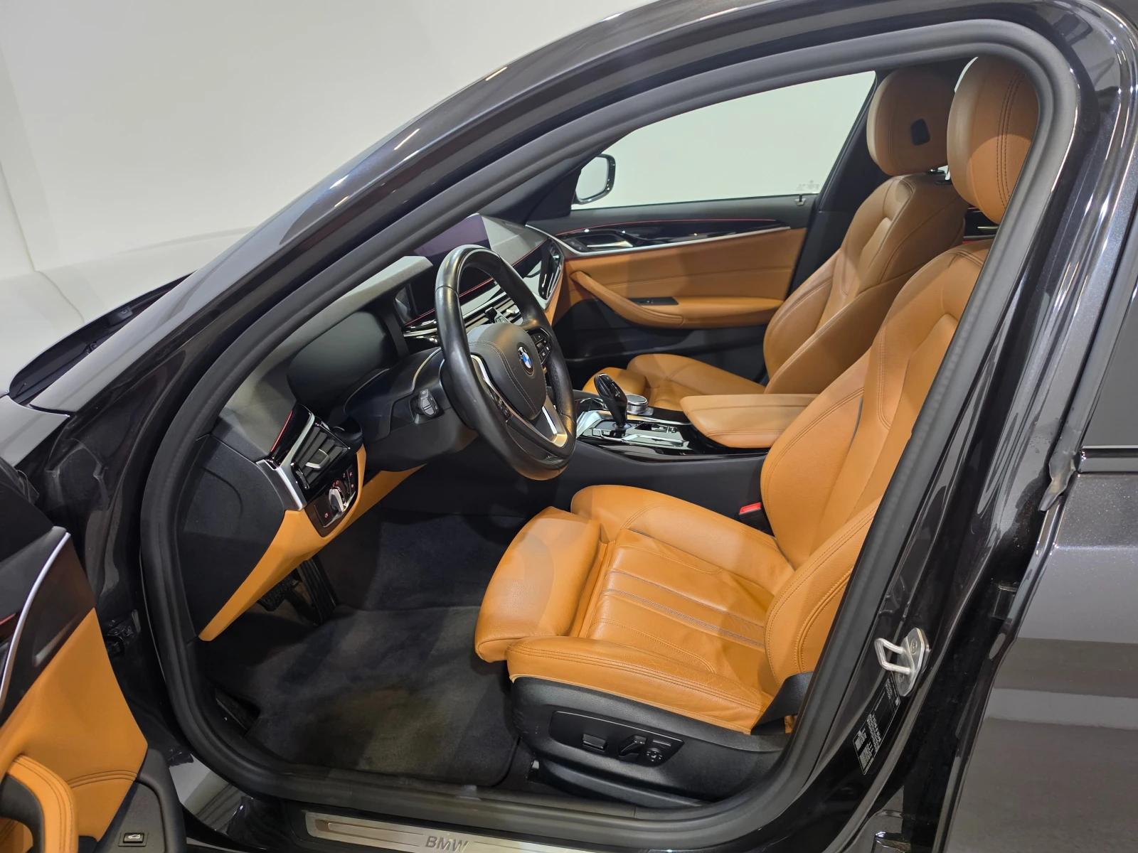 BMW 520 Navi-Pro Sport-Leather, снимка 8 - Автомобили и джипове - 56084965