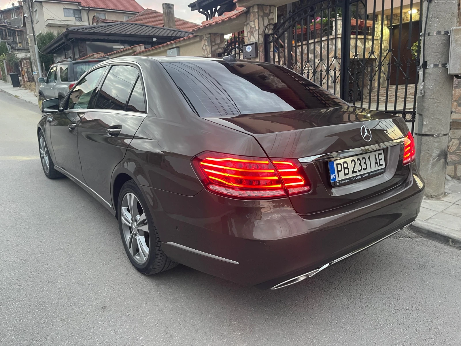 Mercedes-Benz E 220, снимка 8 - Автомобили и джипове - 56318726