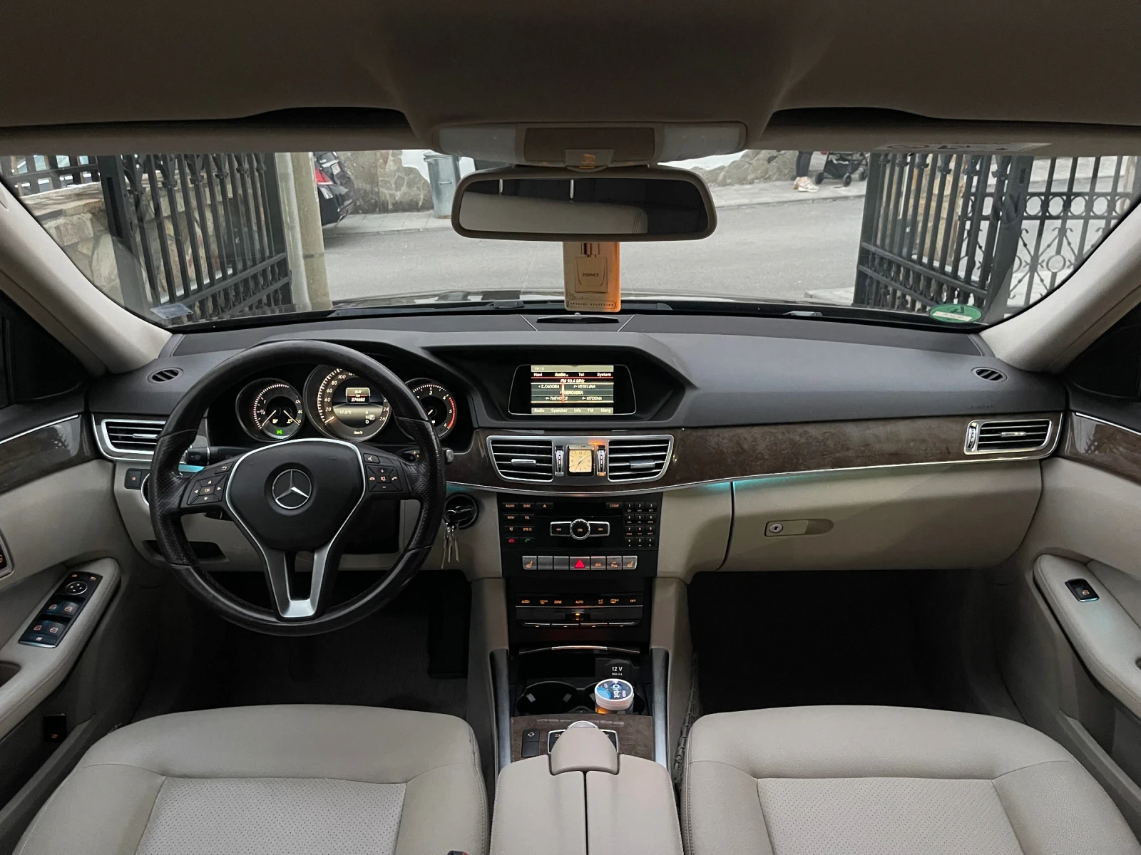 Mercedes-Benz E 220, снимка 12 - Автомобили и джипове - 56318726