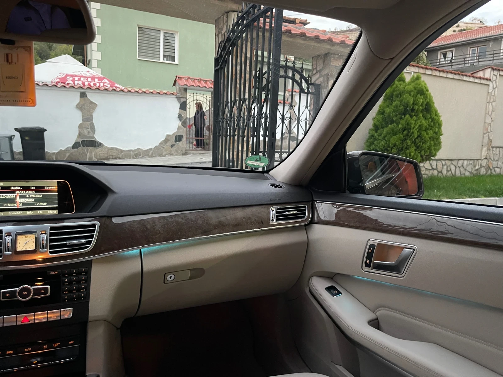 Mercedes-Benz E 220, снимка 14 - Автомобили и джипове - 56318726