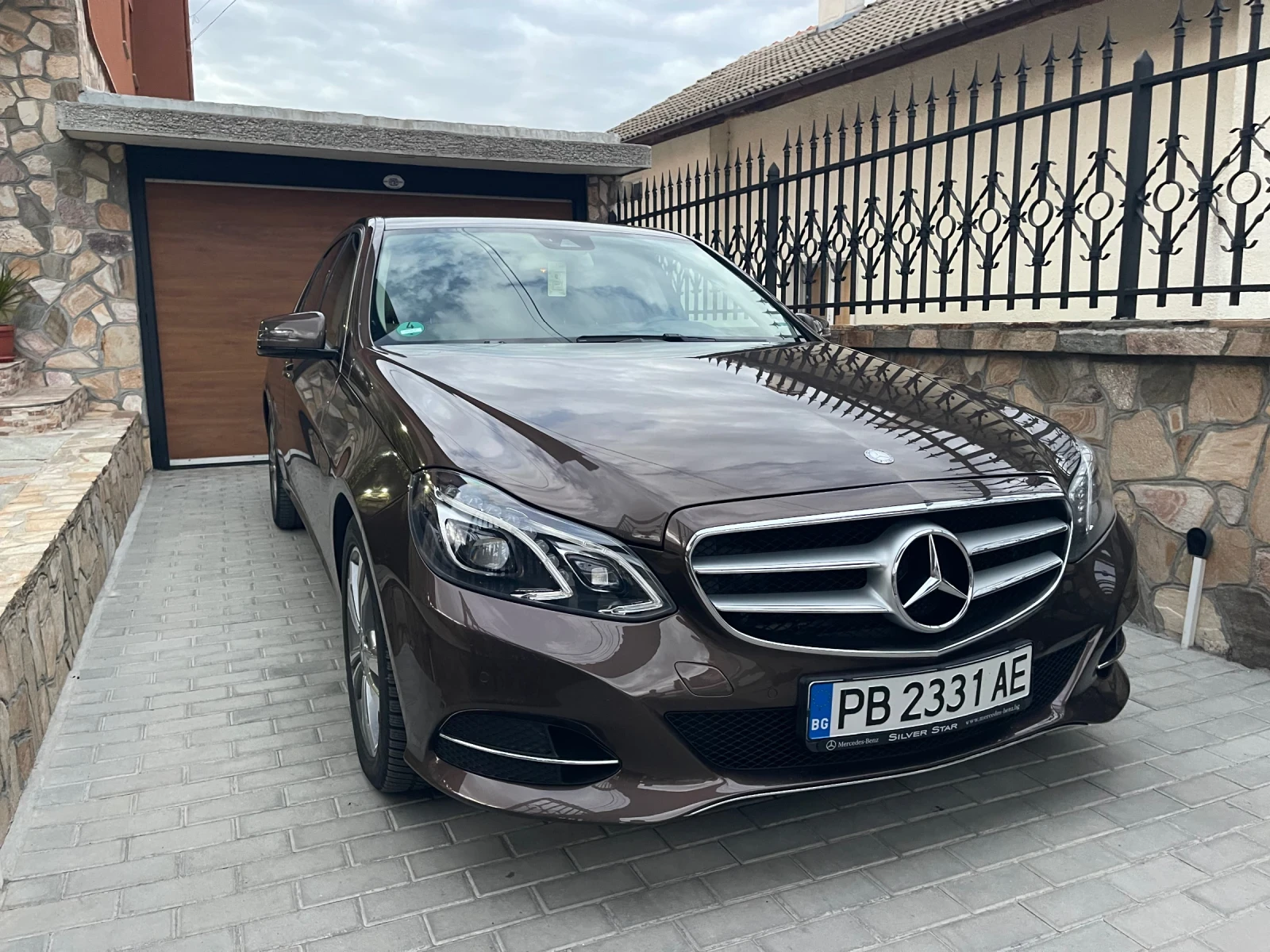 Mercedes-Benz E 220, снимка 3 - Автомобили и джипове - 56318726