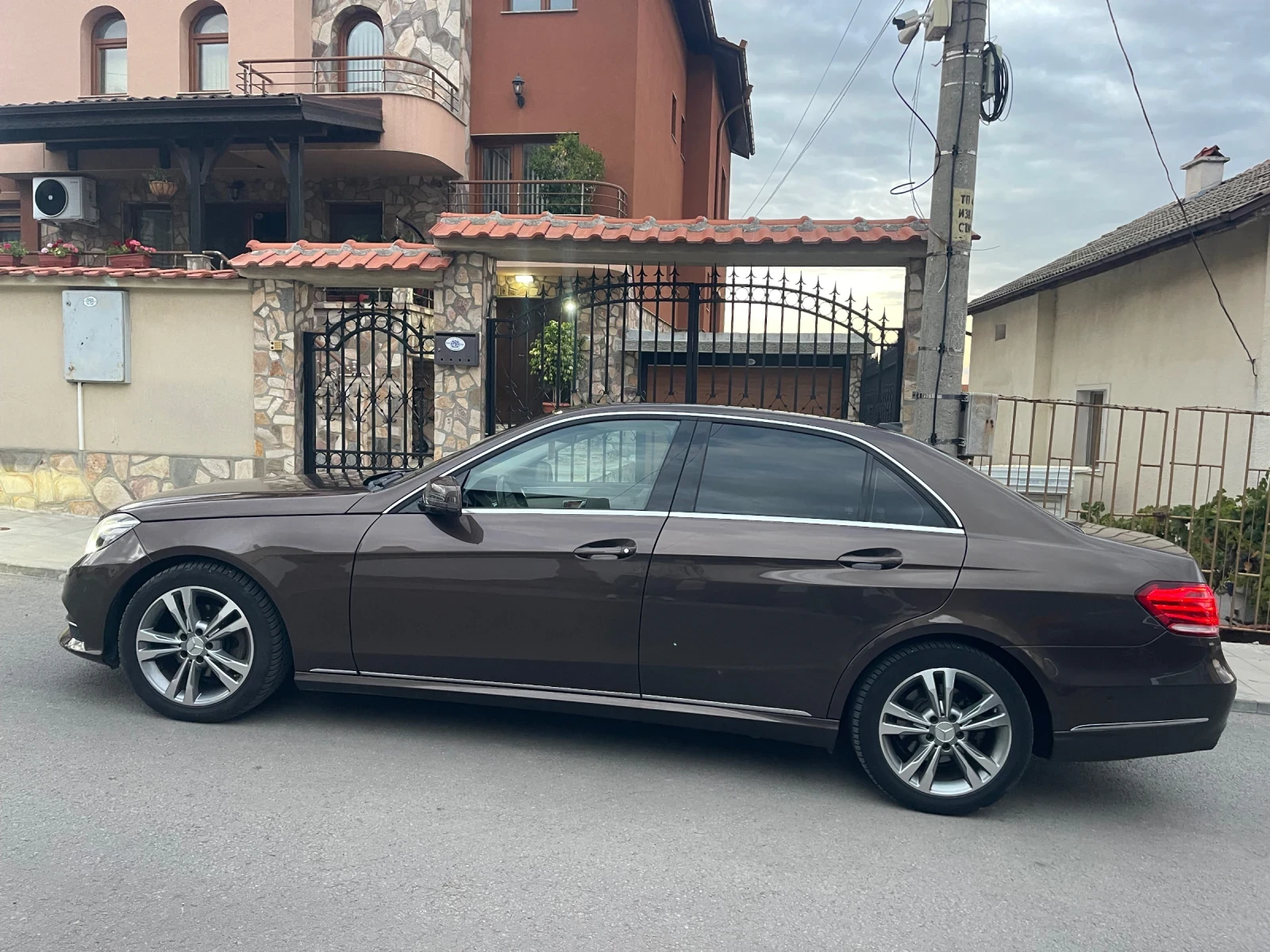 Mercedes-Benz E 220, снимка 6 - Автомобили и джипове - 56318726