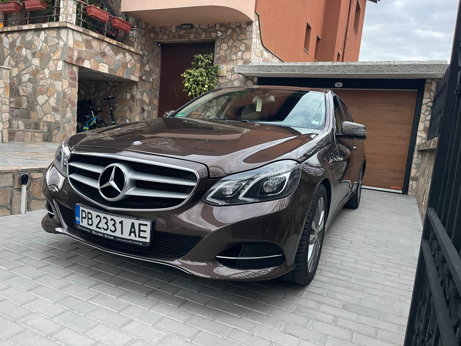 Mercedes-Benz E 220, снимка 4 - Автомобили и джипове - 56318726