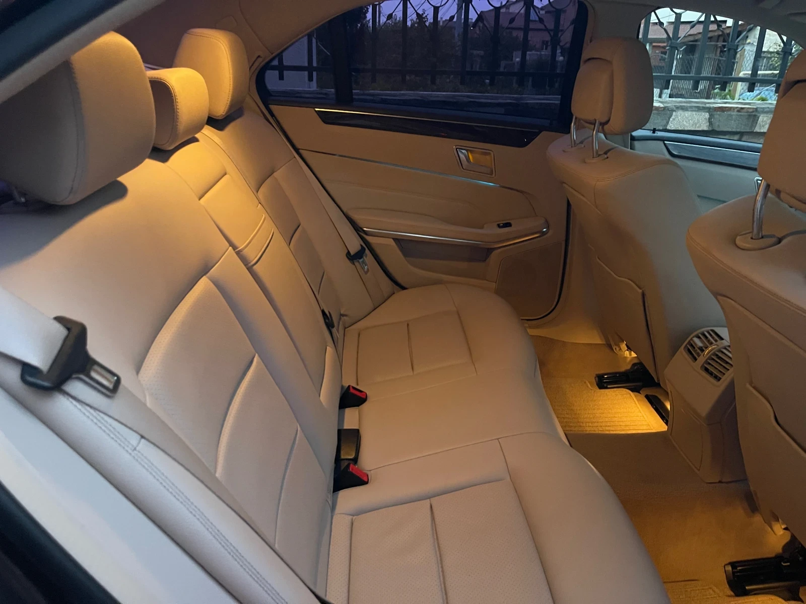 Mercedes-Benz E 220, снимка 15 - Автомобили и джипове - 56318726
