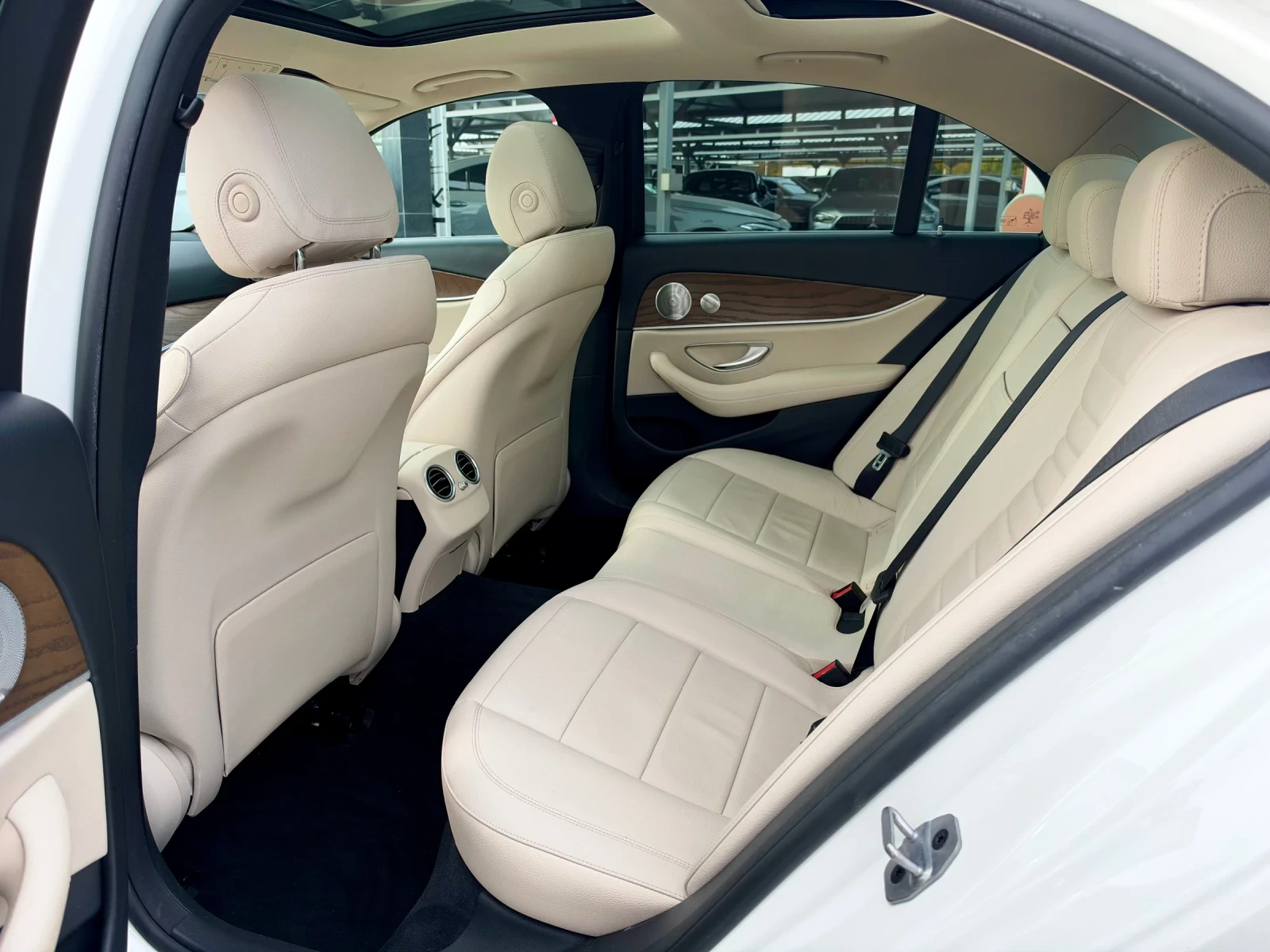 Mercedes-Benz E 220 4MATIC#DESIGNO#PANORAMA#FACE#360* CAMERA, снимка 14 - Автомобили и джипове - 56749381
