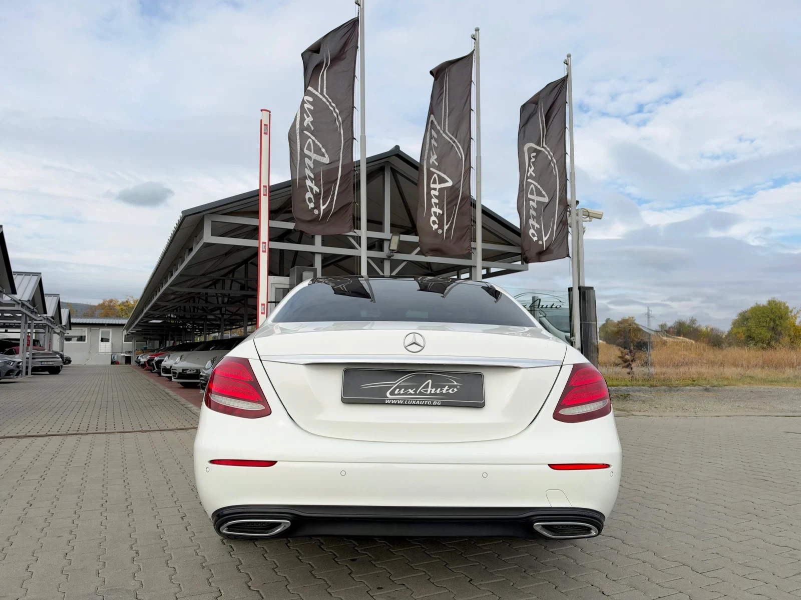 Mercedes-Benz E 220 4MATIC#DESIGNO#PANORAMA#FACE#360* CAMERA, снимка 6 - Автомобили и джипове - 56749381