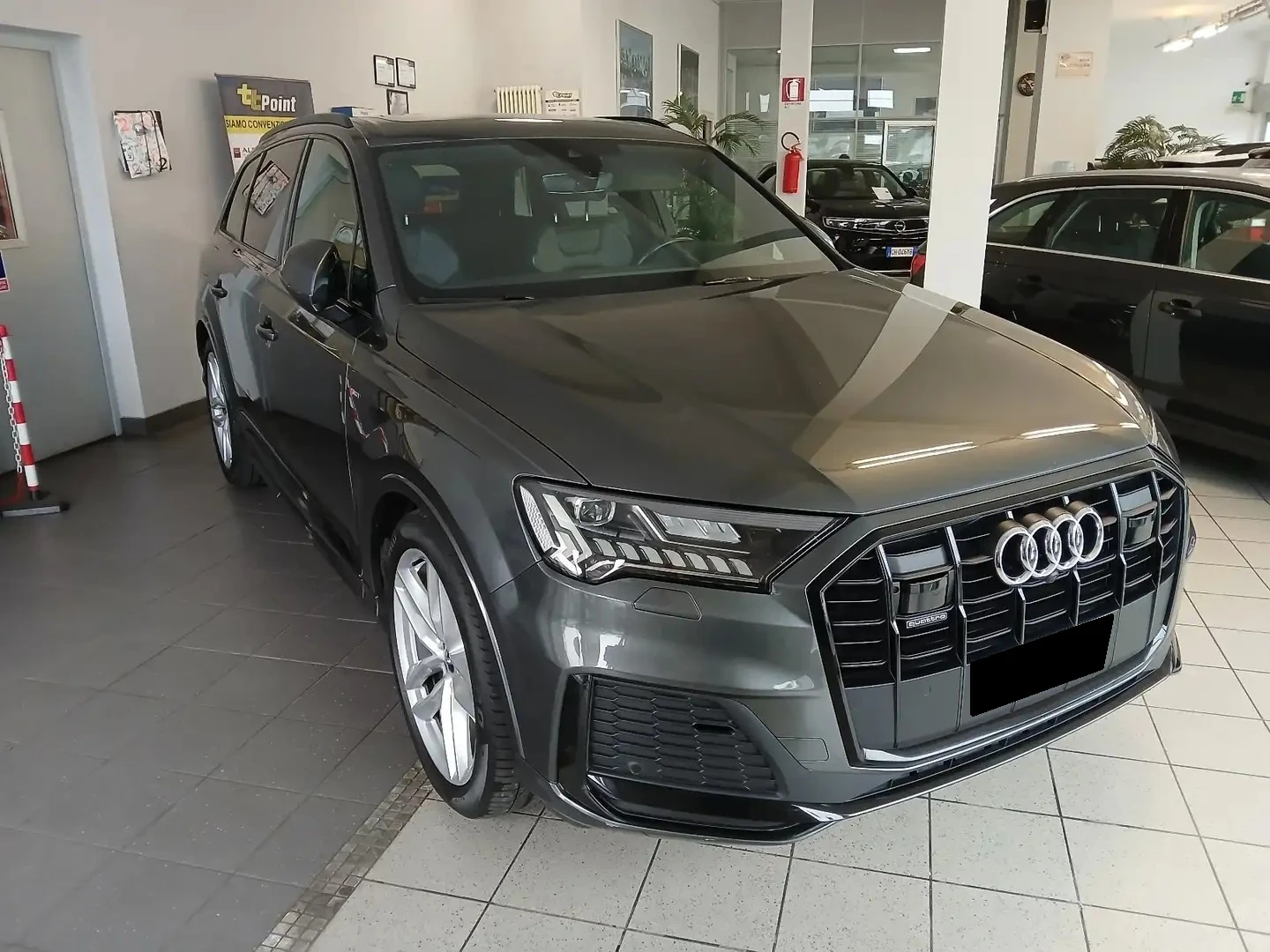 Audi Q7 50TDI Quattro S-Line 7-Seats - изображение 3