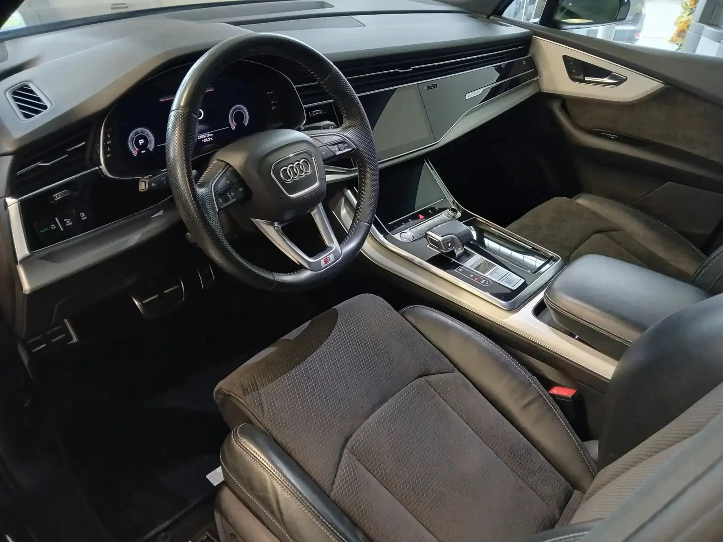 Audi Q7 50TDI Quattro S-Line 7-Seats - изображение 6