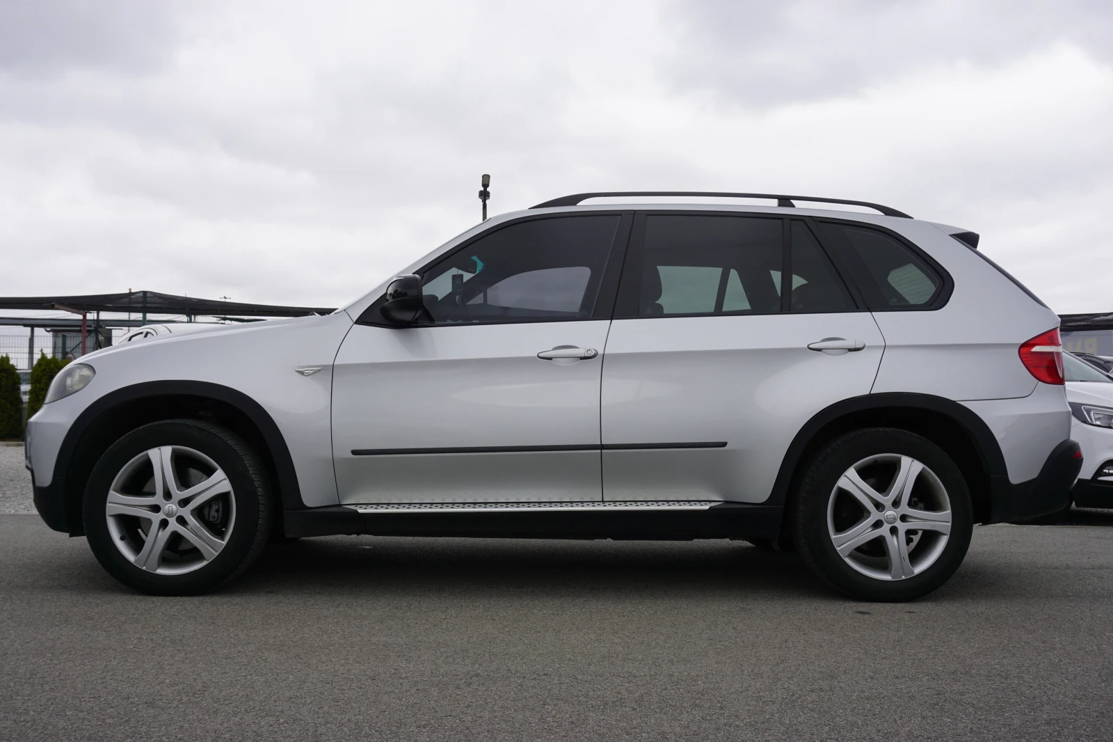 BMW X5 3.0/4x4/Сменени Вериги/Панорама/Навигация/Мемори - изображение 4