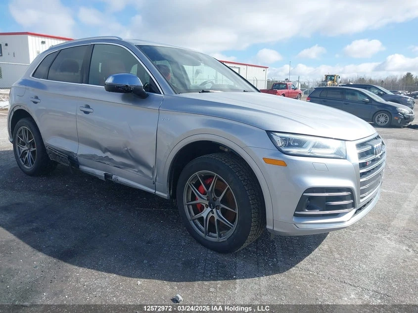 Audi SQ5 Red Interior* Carbon* Bang & Olufsen, снимка 3 - Автомобили и джипове - 54441145