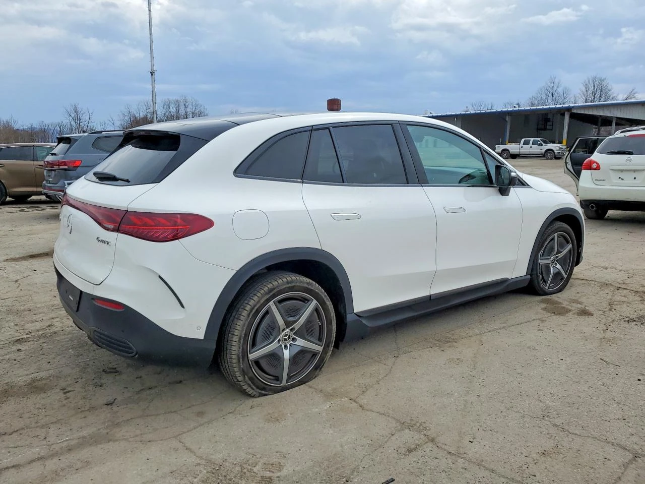 Mercedes-Benz EQE Suv 350 4Matic, снимка 3 - Автомобили и джипове - 54558025