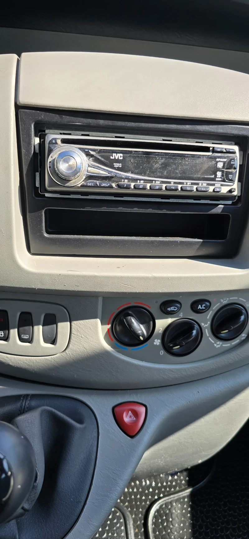 Opel Vivaro 2.5DCi 8 места, снимка 12 - Бусове и автобуси - 50768484