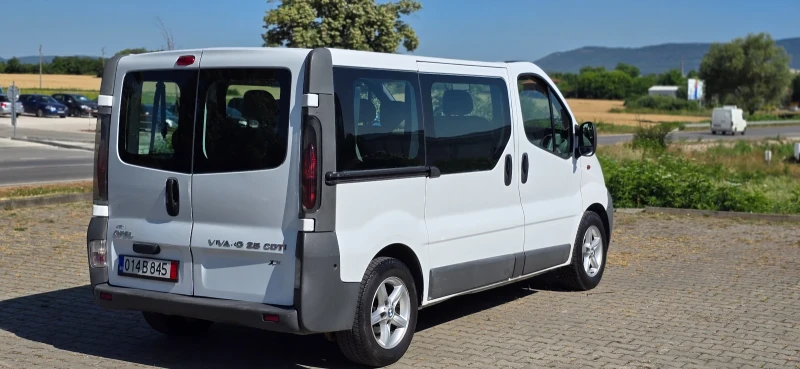 Opel Vivaro 2.5DCi 8 места, снимка 7 - Бусове и автобуси - 50768484