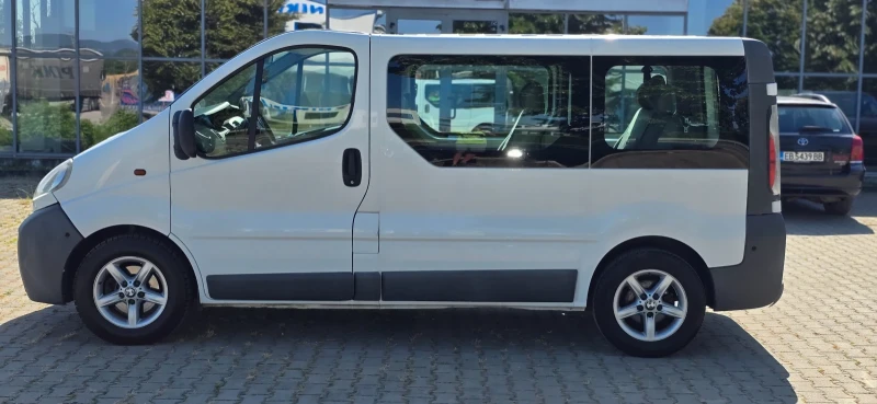 Opel Vivaro 2.5DCi 8 места, снимка 4 - Бусове и автобуси - 50768484