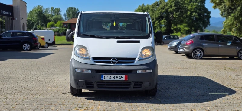 Opel Vivaro 2.5DCi 8 места, снимка 2 - Бусове и автобуси - 50768484