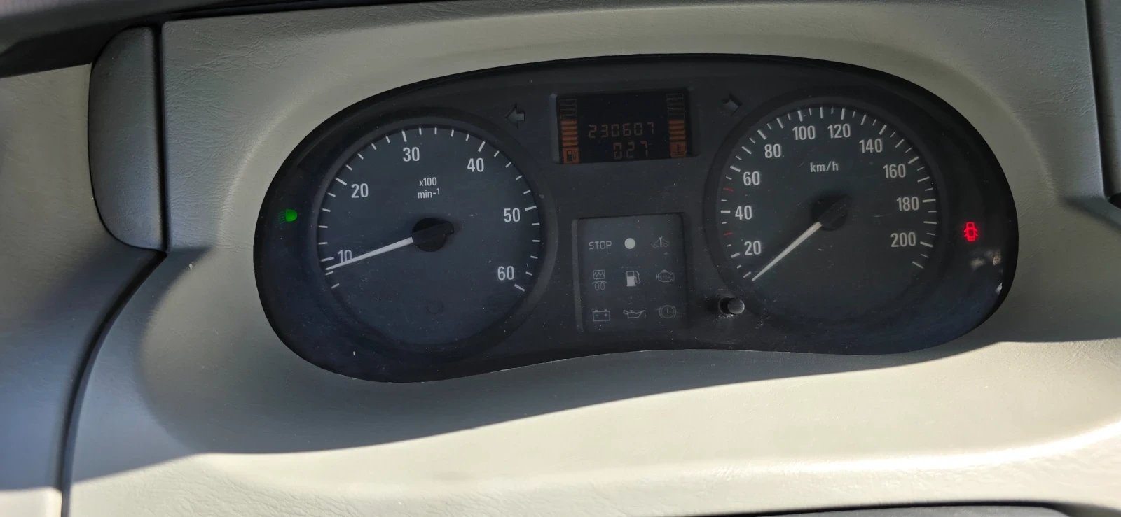 Opel Vivaro 2.5DCi 8  | Mobile.bg   11