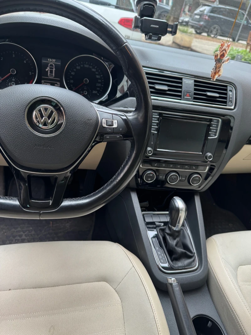 VW Jetta, снимка 6 - Автомобили и джипове - 48064756