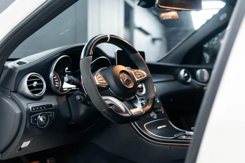 Mercedes-Benz C 63 AMG CARFAX* АВТОФИНАНСИРАНЕ БЕЗ ПЪРВОНАЧАЛНА ВНОСКА, снимка 6 - Автомобили и джипове - 52846612