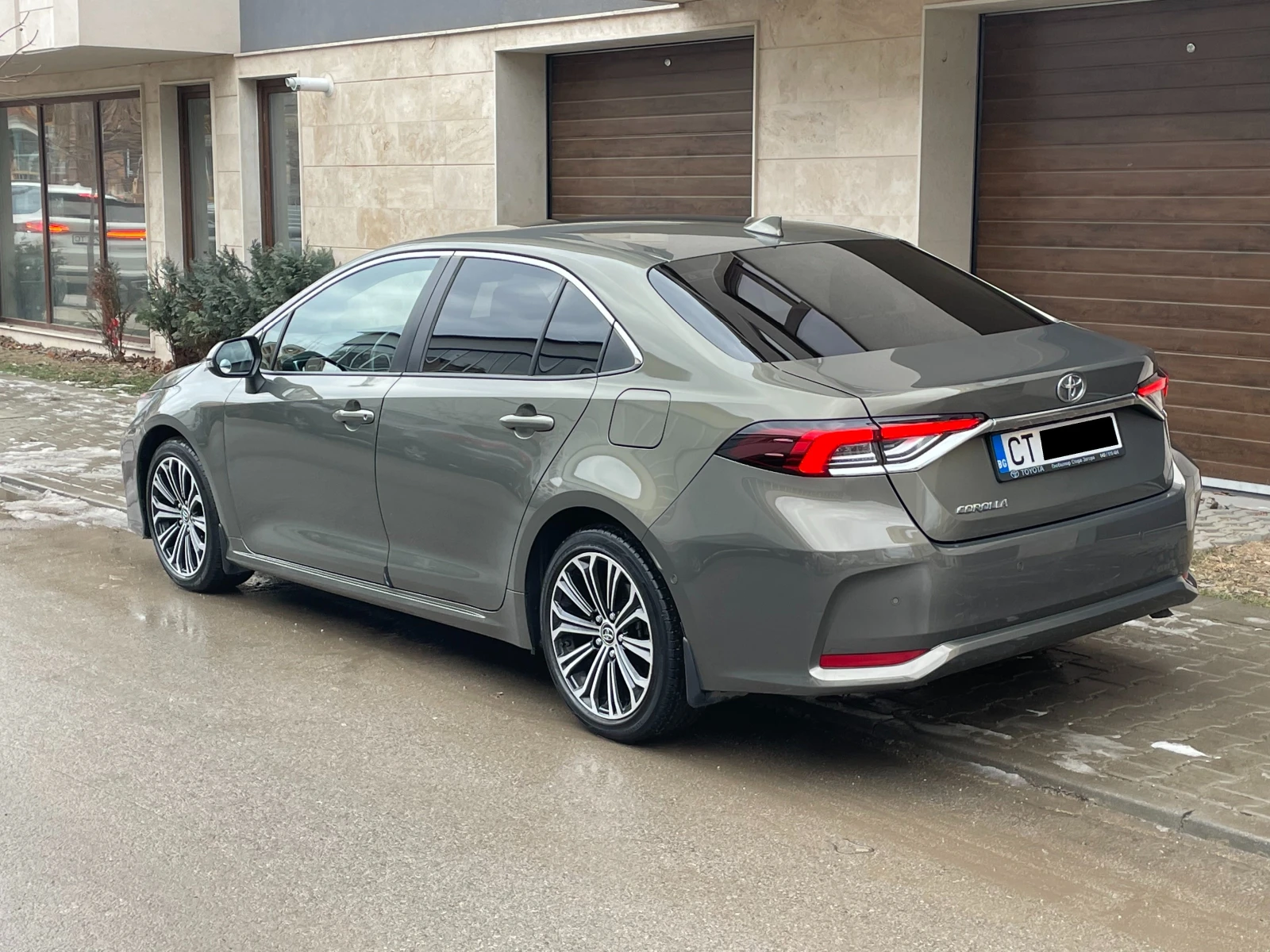 Toyota Corolla 1.6 CVT Luxury Plus - в ГАРАНЦИЯ - изображение 4