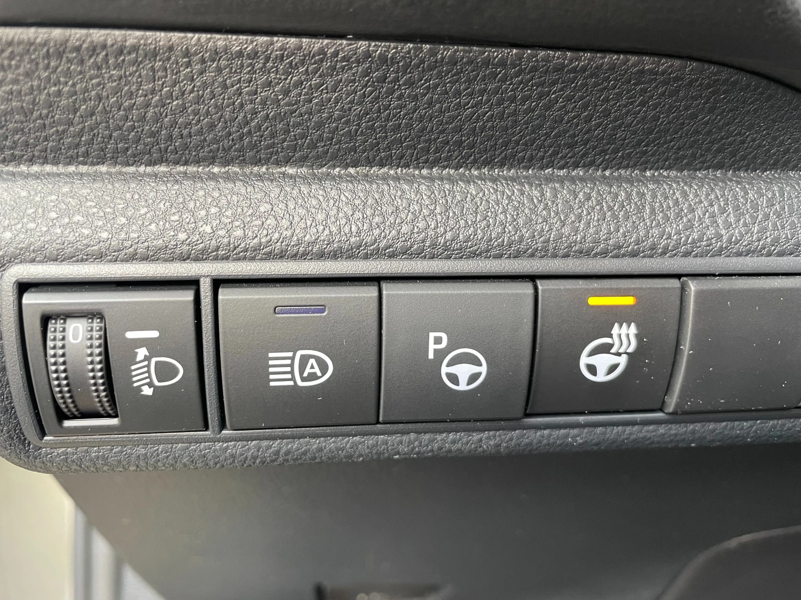Toyota Corolla 1.6 CVT Luxury Plus - в ГАРАНЦИЯ - изображение 8
