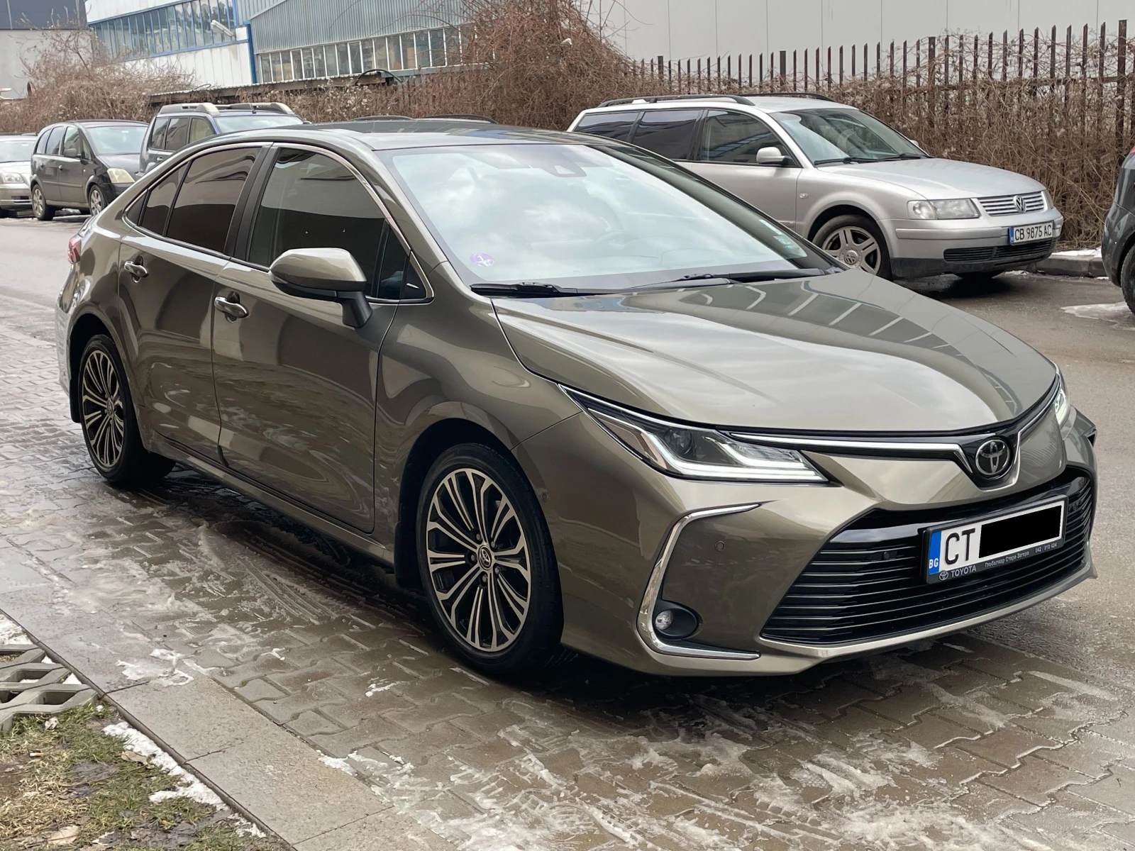 Toyota Corolla 1.6 CVT Luxury Plus - в ГАРАНЦИЯ - изображение 2