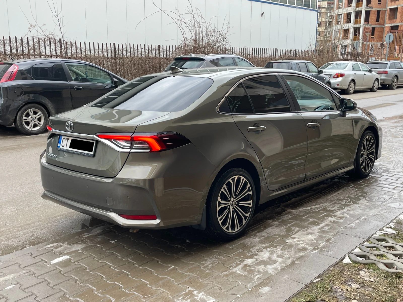 Toyota Corolla 1.6 CVT Luxury Plus - в ГАРАНЦИЯ - изображение 3