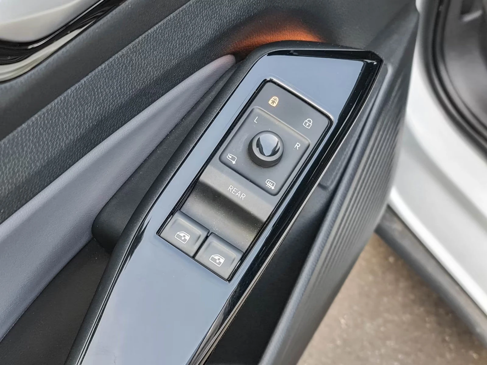 VW ID.4 PURE/170HP/PERFORMANCE/IQ.LIGHT/CAM/ACC/NAVI/954f - изображение 8