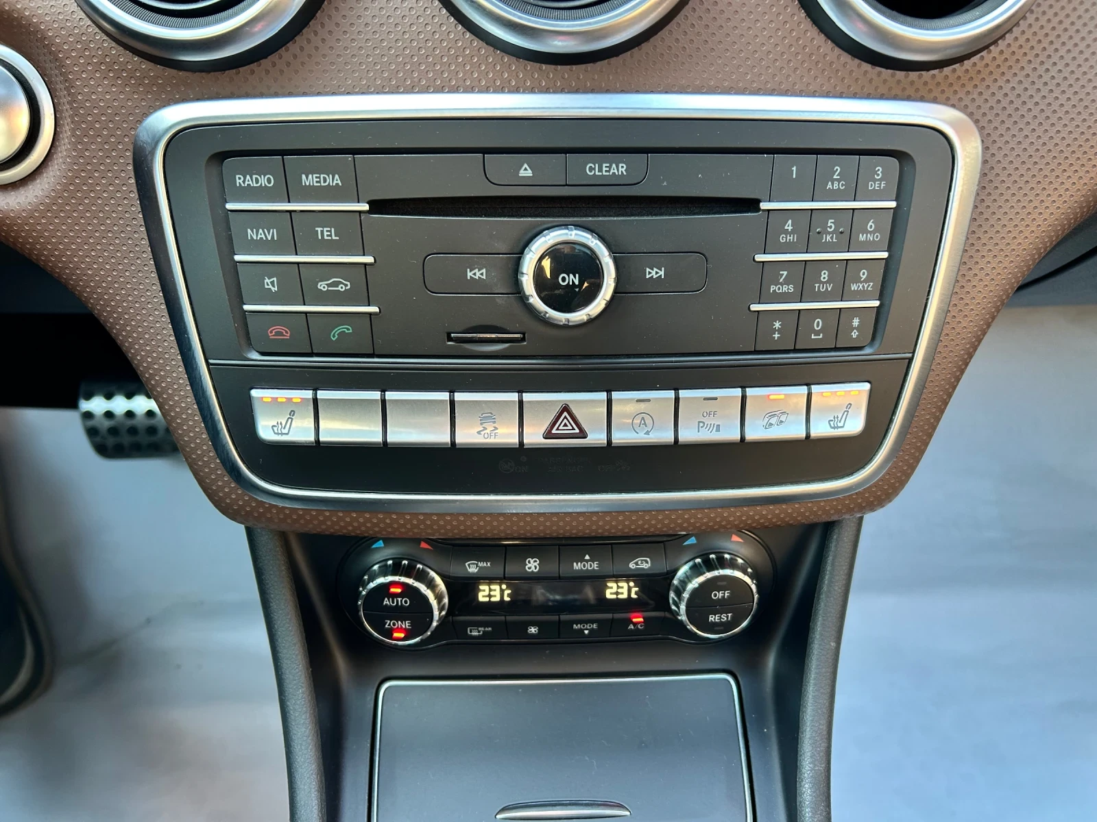 Mercedes-Benz A45 AMG 4MATIC 381кс, снимка 9 - Автомобили и джипове - 53845222