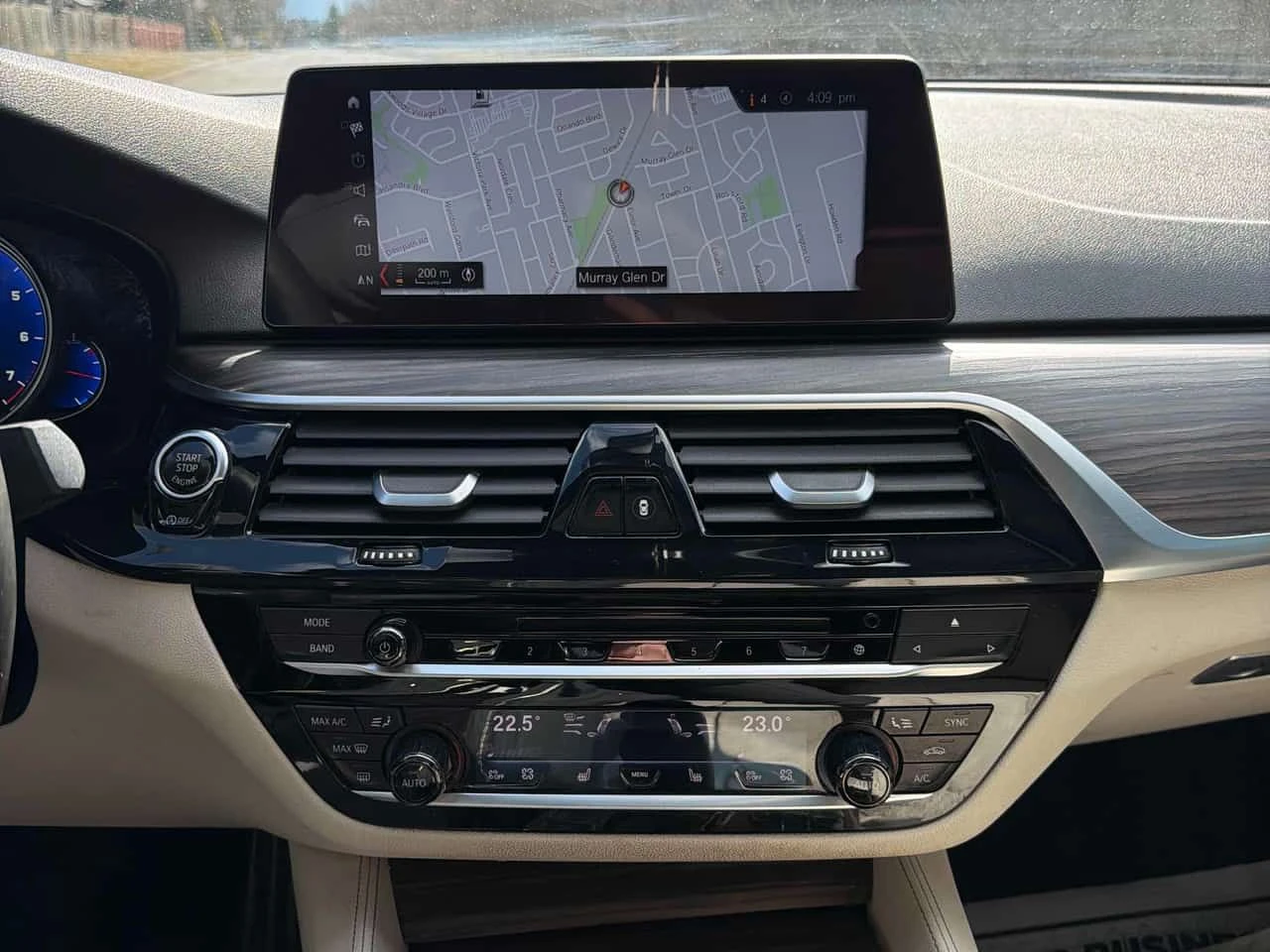 BMW 530 * xDrive * М ПАКЕТ * 360 * H/K * ПОДГРЕВ * CARPLAY, снимка 10 - Автомобили и джипове - 53977502