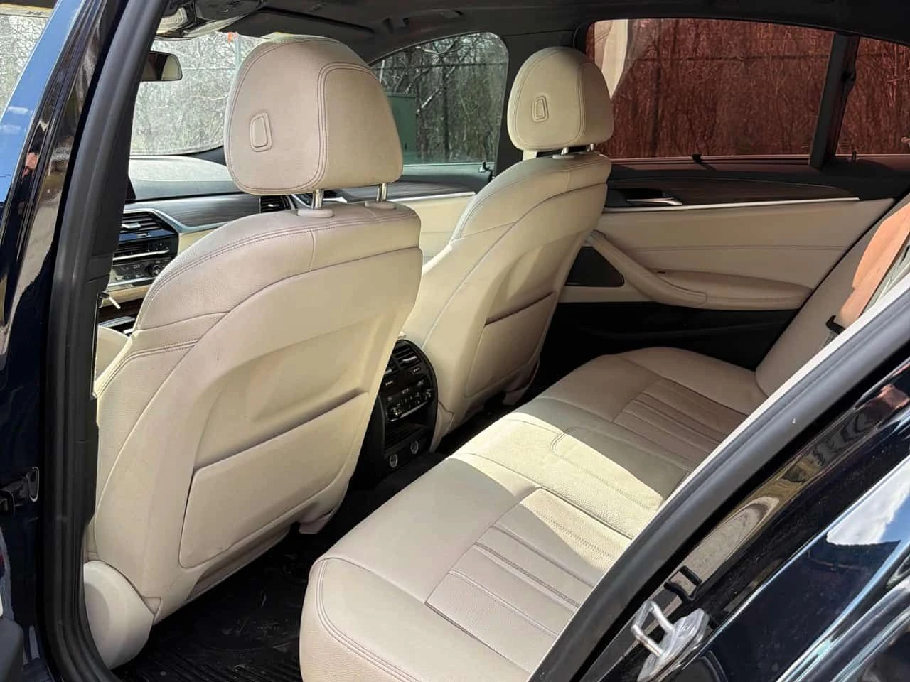 BMW 530 * xDrive * М ПАКЕТ * 360 * H/K * ПОДГРЕВ * CARPLAY, снимка 17 - Автомобили и джипове - 53977502