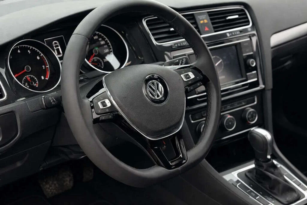 VW Golf Comfortline FWD АвтоКредит  (ЦЕНА ДО БГ), снимка 7 - Автомобили и джипове - 54240943