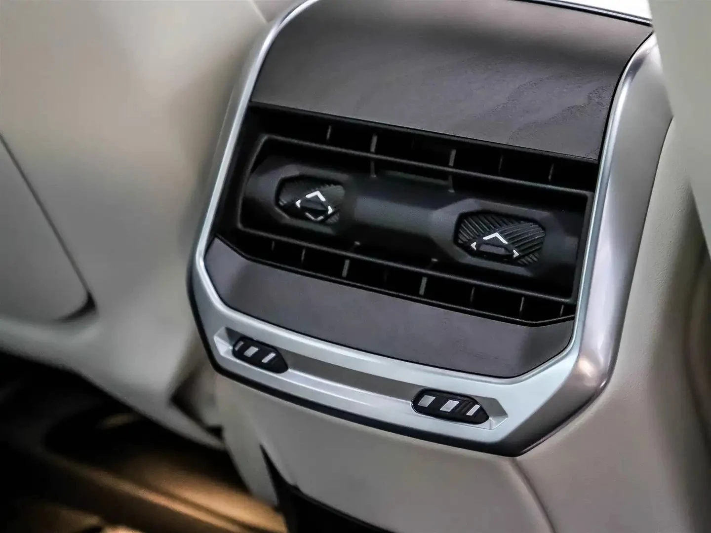 BMW i7 ЦЕНА ДО БЪЛГАРИЯ + РЕГИСТРАЦИЯ & АВТОКРЕДИТ, снимка 12 - Автомобили и джипове - 54886898