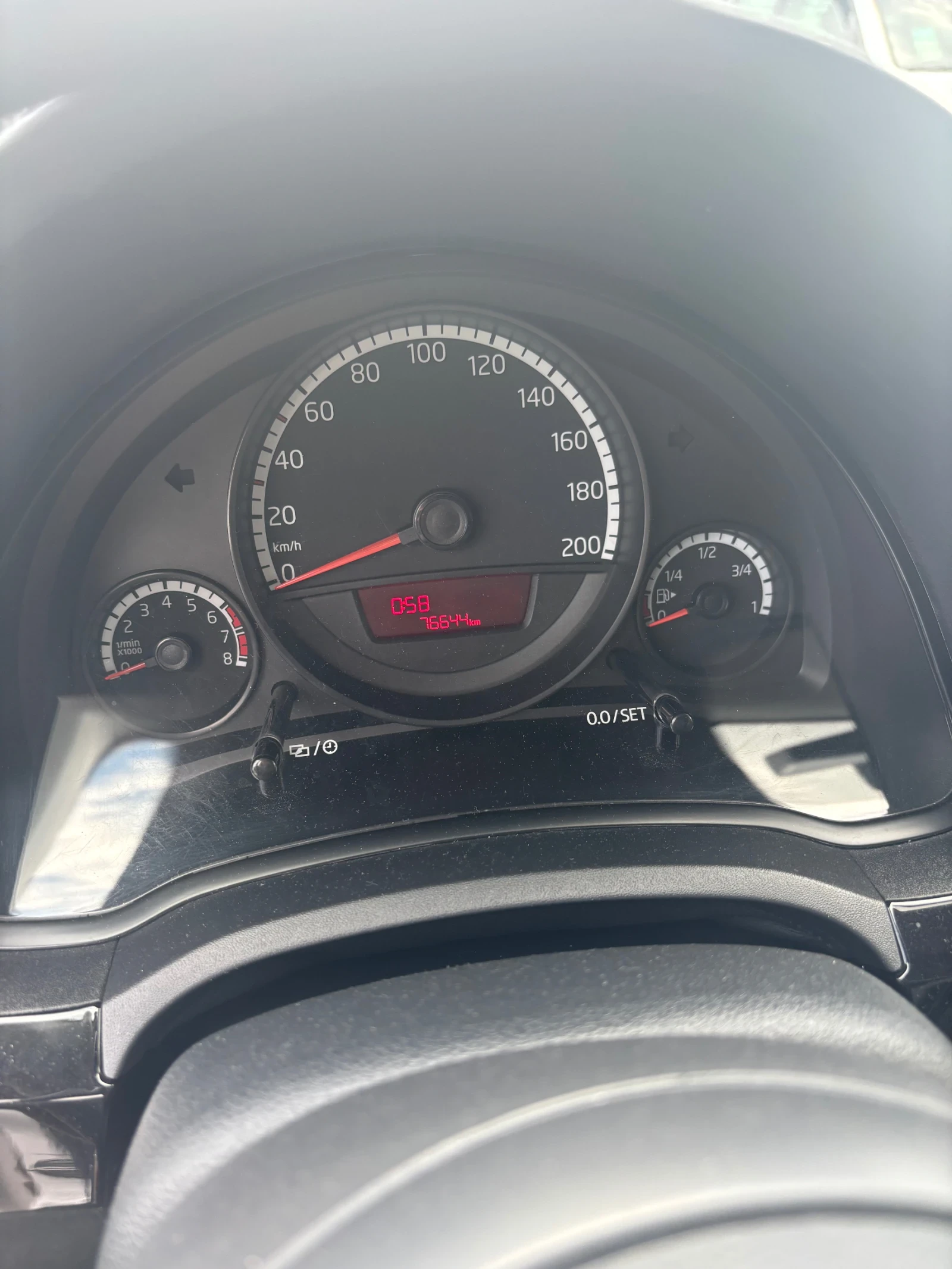 VW Up 1.3 нова, снимка 6 - Автомобили и джипове - 54955883