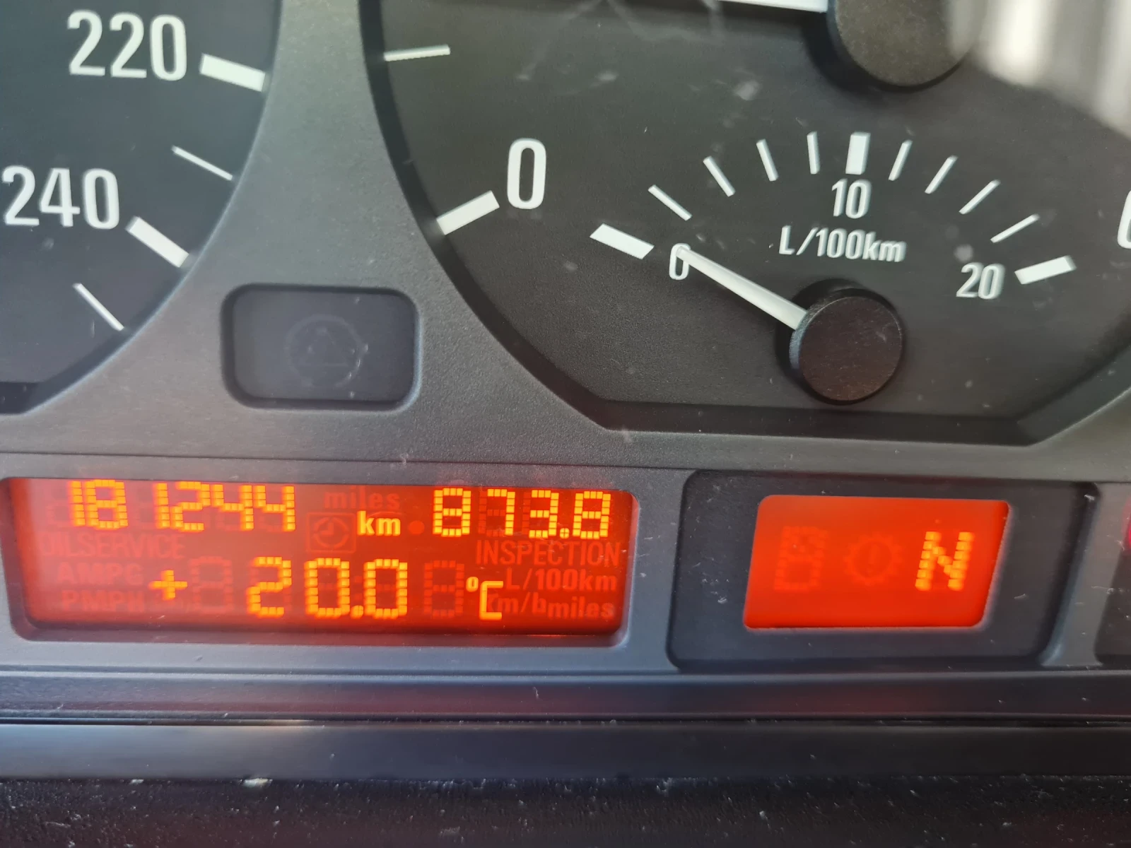 BMW 320, снимка 14 - Автомобили и джипове - 54986786