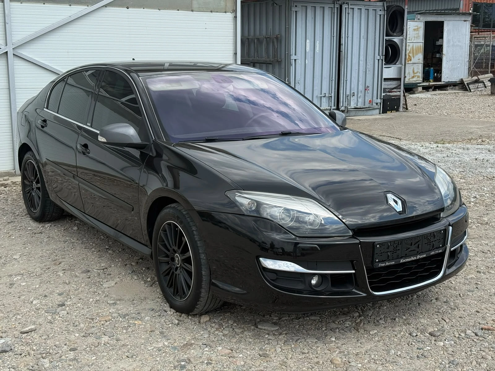 Renault Laguna 2.0 DCI Автомат/Навигация/Keyless/Собствен лизинг, снимка 2 - Автомобили и джипове - 55056348