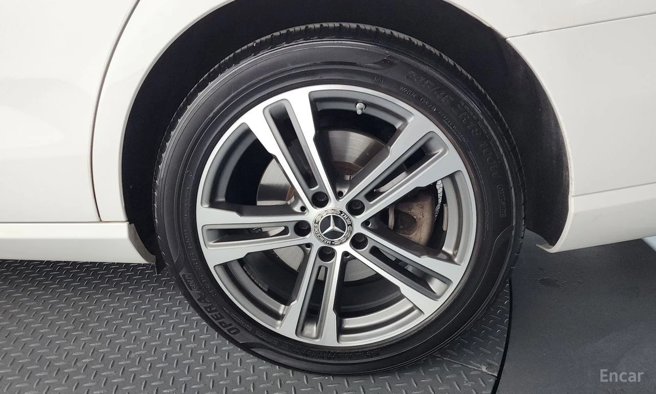 Mercedes-Benz E 350 ДИСТРОНИК * ОБДУХВАНЕ * HEAD-UP * BURMESTER, снимка 7 - Автомобили и джипове - 55155204