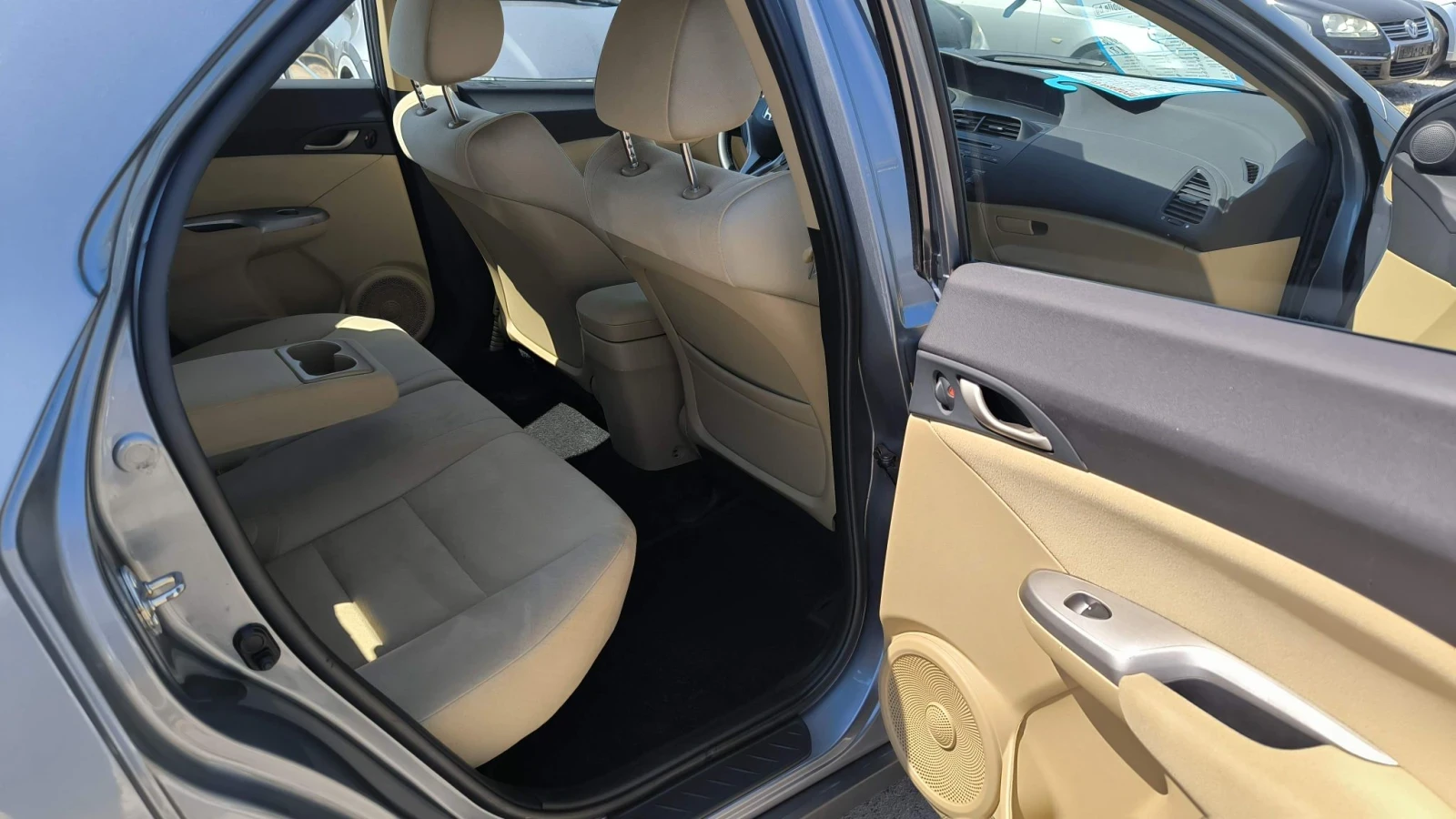 Honda Civic 1.8i, снимка 10 - Автомобили и джипове - 55615040